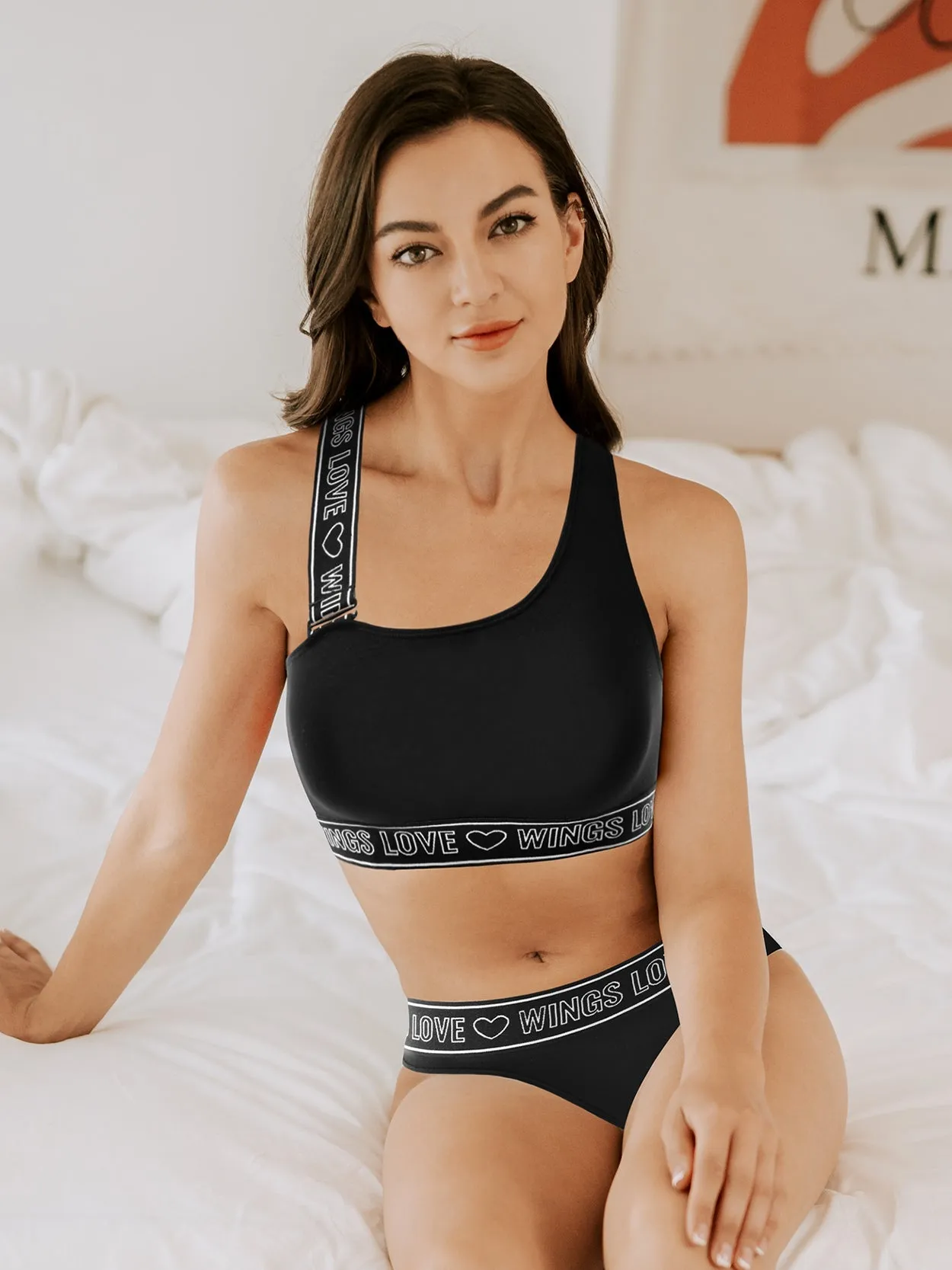 Light Support Contrast Letter & Heart Tape Sports Bra Black