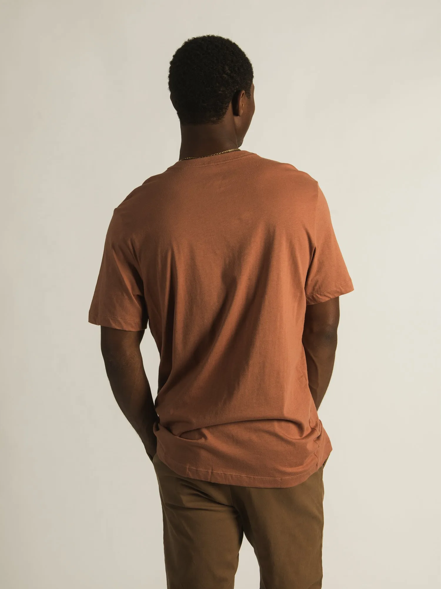 NIKE NSW CLUB T-SHIRT - CLEARANCE