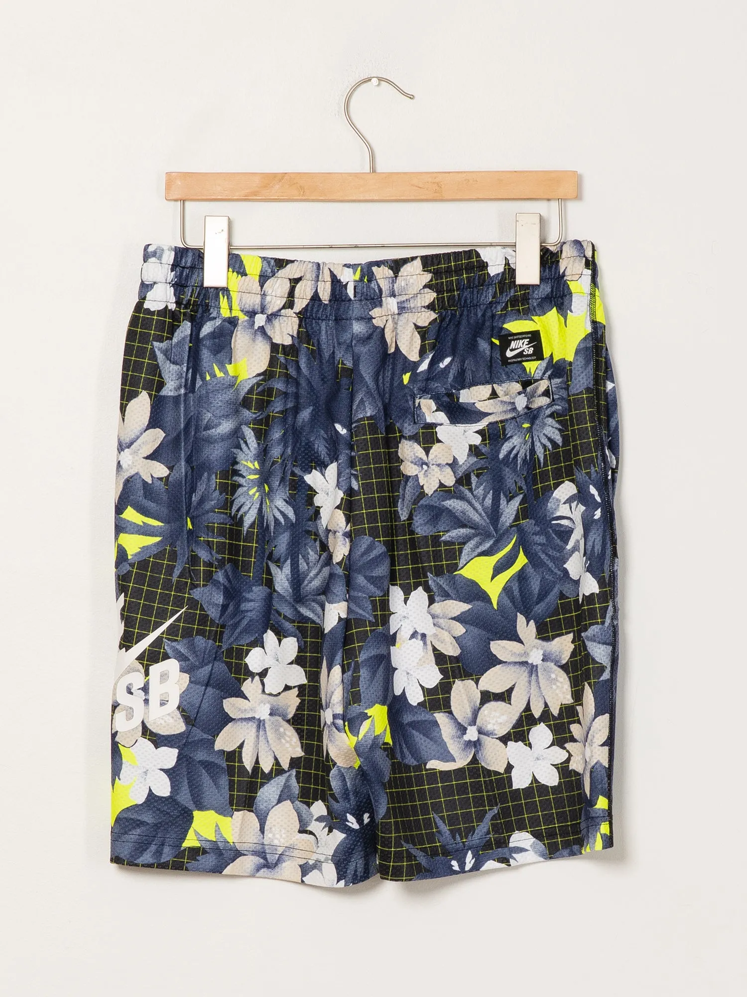 NIKE PARADISE SUNDAY SHORT  - CLEARANCE