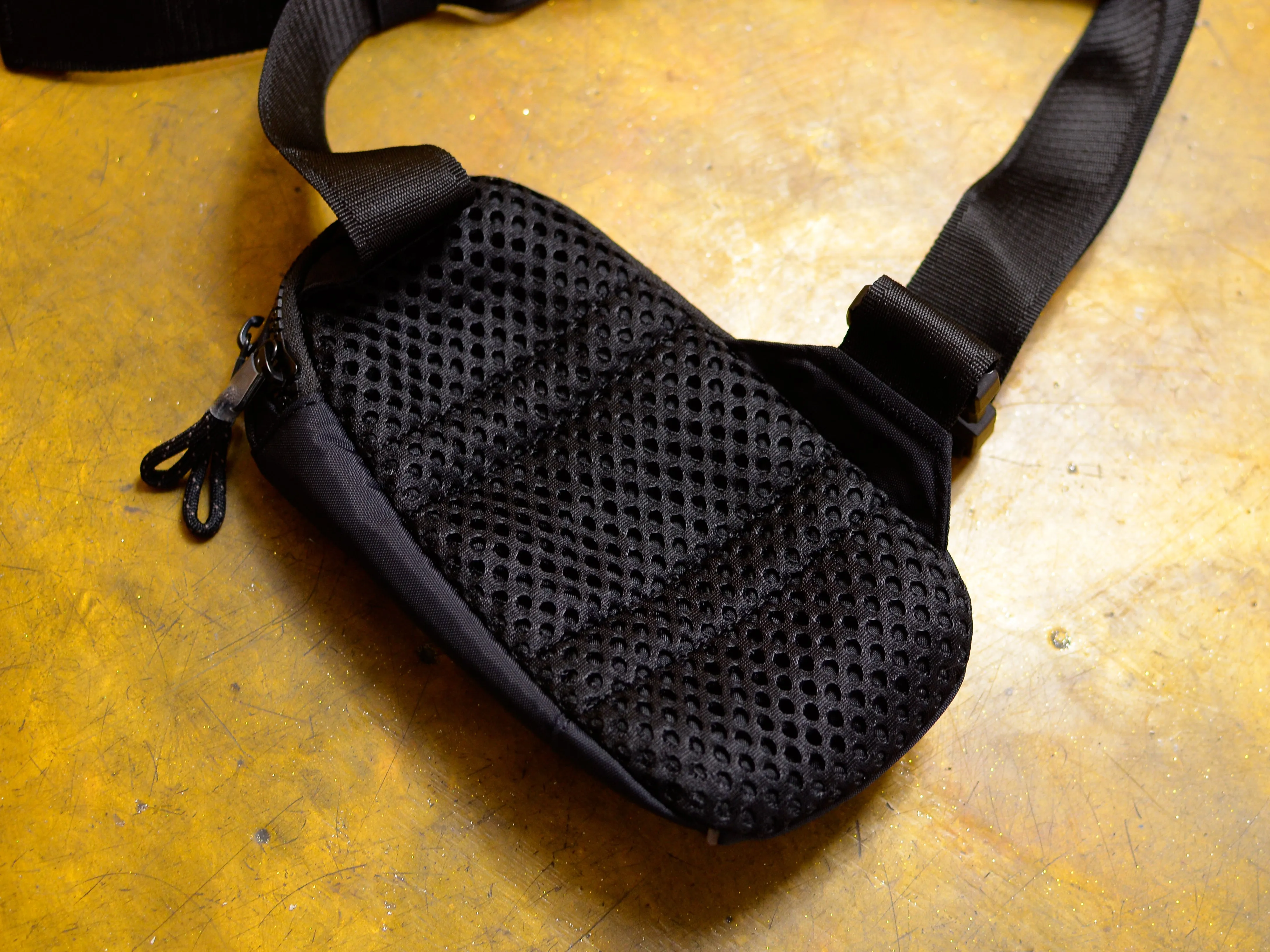 Nike Sportswear Essentials Cross-Body Bag (1L) - Black /  Black / Ironstone