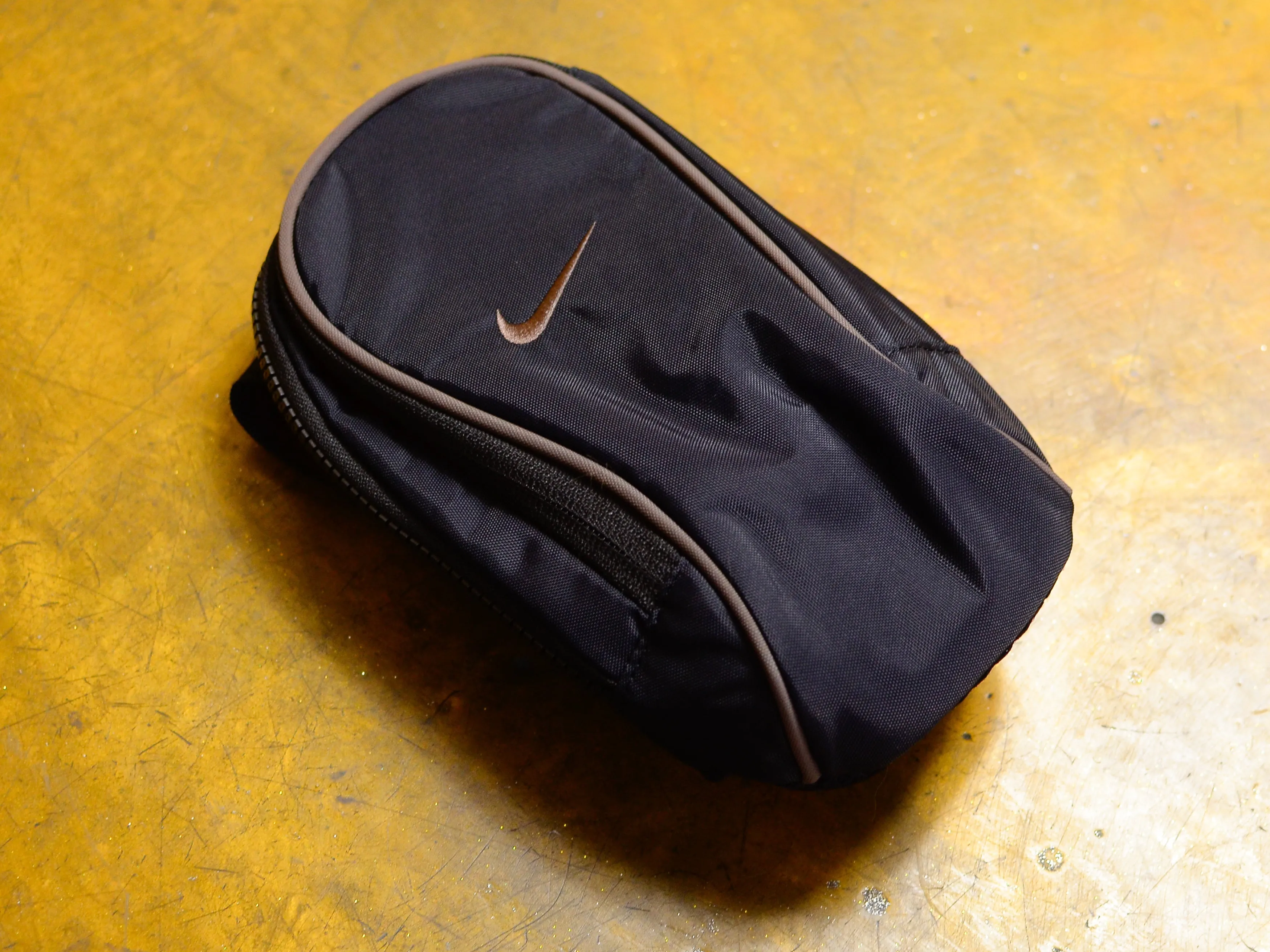 Nike Sportswear Essentials Cross-Body Bag (1L) - Black /  Black / Ironstone